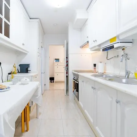 Sea Breeze 2-bedroom 10m Walk To The *