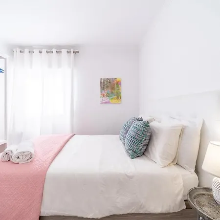 Sea Breeze 2-bedroom 10m Walk To The Apartamento *