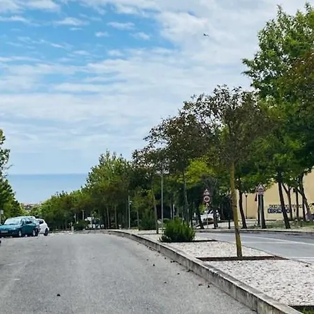 Sea Breeze 2-bedroom 10m Walk To The