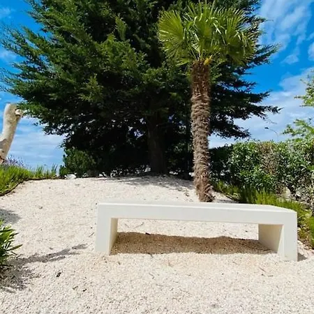 Sea Breeze 2-bedroom 10m Walk To The Apartamento *